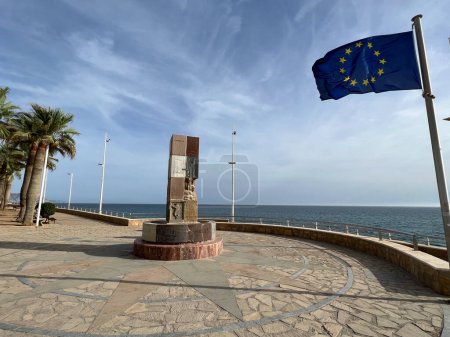 Foto de Boulevard en la costa de Nerja España - Imagen libre de derechos