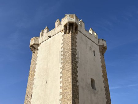 Foto de Torre de Guzmán en la ciudad Conil de la Frontera España - Imagen libre de derechos