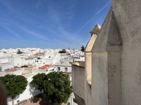 Blick über die Stadt Conil de la Frontera vom Torre de Guzman in Spanien
