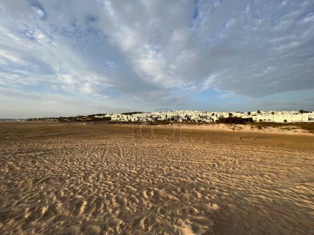 Foto de Playa al atardecer en la ciudad Conil de la Frontera en España - Imagen libre de derechos