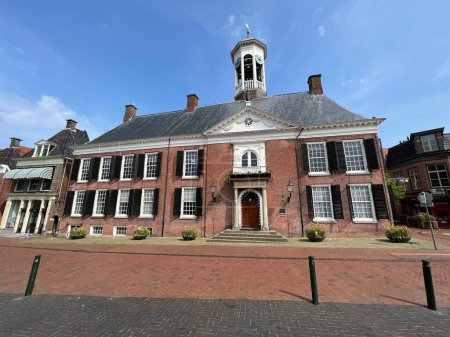 Téléchargez les photos : Ancienne mairie de Dokkum, Frise Pays-Bas; - en image libre de droit