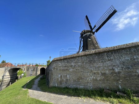 Stadtmauer und Kanal in Sloten, Friesland Niederlande