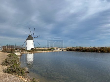 Alte Windmühle in San Pedro del Pinatar in Spanien