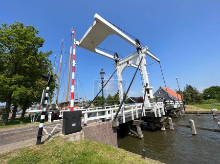 Holzbrücke in Stavoren Friesland die Niederlande