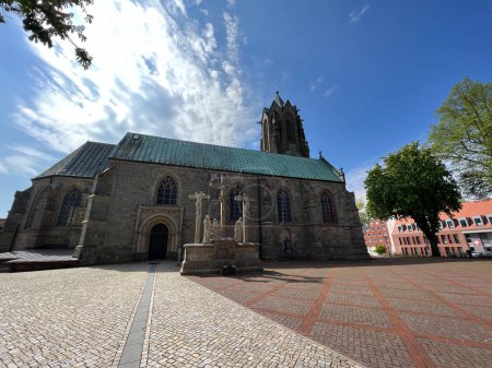 Téléchargez les photos : Eglise Saint Vitus dans la vieille ville de Meppen, Allemagne - en image libre de droit
