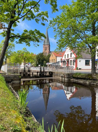 Téléchargez les photos : Église Sint antonius à Papenburg, Allemagne - en image libre de droit