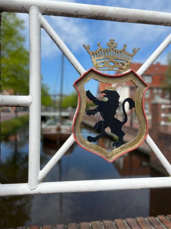 Escudo de armas en un puente en Papenburg, Alemania