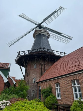 Téléchargez les photos : Moulin à vent à Ditzum, Allemagne - en image libre de droit