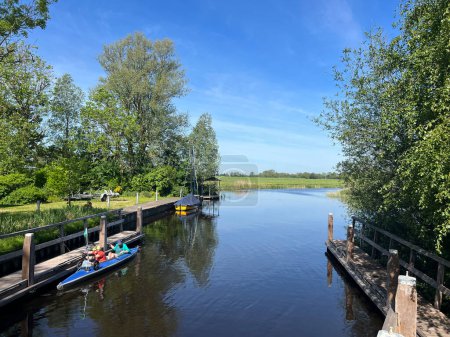 Kanalschleuse um das Sneekermeer in Friesland Niederlande