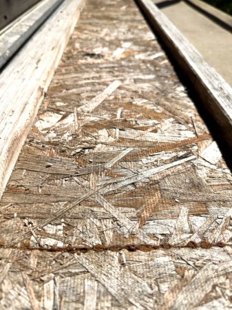 eine Spanplatte Gerüst verwitterten Sperrholz Holzplatten Fußboden Hartholz Material Holzwandkonstruktion Fertighaus Bord der Industrie Gebäude Haus Scheune Haus Rahmen Plattform bauen Industrie
