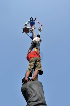Téléchargez les photos : Jakarta, Indonésie - 17 août 2014 : Événement de compétition d'escalade Areca célébrant la fête de l'indépendance 17 août à Jakarta, Indonésie - en image libre de droit