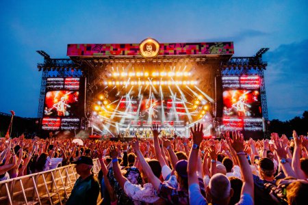Téléchargez les photos : 17 juin 2023. Festival Pinkpop, Landgraaf, Pays-Bas. Concert de Robbie Williams - en image libre de droit