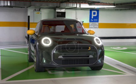 Téléchargez les photos : Mini Cooper SE électrique au point de recharge dans le parking souterrain - en image libre de droit