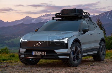 Téléchargez les photos : Volvo EX30 Cross Country est un véhicule électrique hors route - en image libre de droit