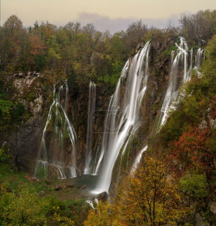 Foto de Gran Cascada, Parque Nacional de los Lagos de Plitvice, Croacia - Imagen libre de derechos