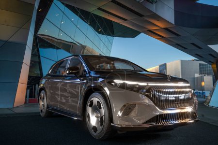 Téléchargez les photos : Mercedes Maybach EQS  SUV: Ultimate Luxury EV! - en image libre de droit