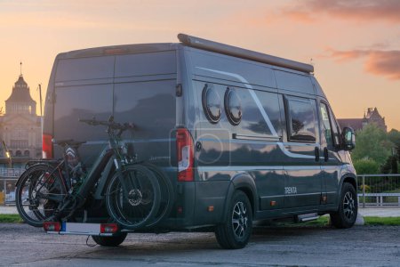 Téléchargez les photos : Camionnette de camping-car - Citroën Jumper Trenta - en image libre de droit