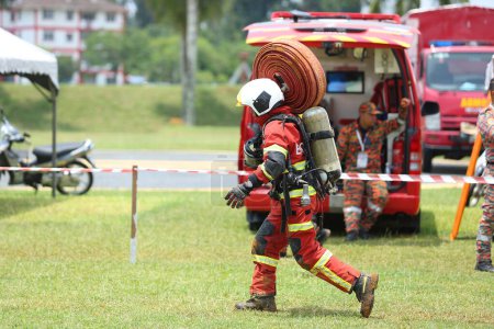 Téléchargez les photos : Terengganu 14 septembre 2023. La Compétence Compétence Compétences pour les pompiers a eu lieu à Terengganu. Terengganu 14 septembre 2023. La Compétence Compétence Compétences pour les pompiers a eu lieu à Terengganu. - en image libre de droit