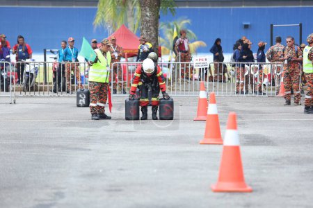 Téléchargez les photos : Terengganu 14 septembre 2023. La Compétence Compétence Compétences pour les pompiers a eu lieu à Terengganu. Terengganu 14 septembre 2023. La Compétence Compétence Compétences pour les pompiers a eu lieu à Terengganu. - en image libre de droit