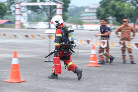 Téléchargez les photos : Terengganu 14 septembre 2023. La Compétence Compétence Compétences pour les pompiers a eu lieu à Terengganu. - en image libre de droit