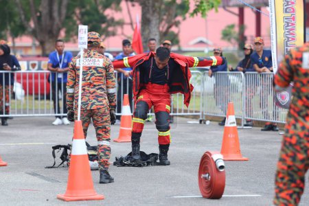 Foto de Terengganu 14 de septiembre de 2023. La Competencia de Competencias para Bomberos se celebró en Terengganu. - Imagen libre de derechos