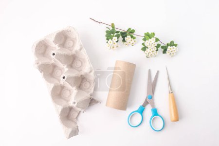 matériaux pour l'artisanat, comment faire un jouet de mouton avec des fleurs, instruction étape par étape, bricolage, printemps ou Pâques activité artisanale pour les enfants