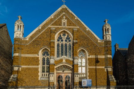 Téléchargez les photos : ST. IVES, ENGLAND, UK - DECEMBER 28, 2013: Facade of St. Ives Methodist Church, Cambridgeshire, England - en image libre de droit