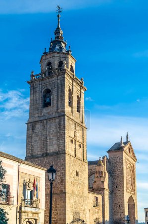 Foto de Antigua iglesia de Santa Maria la Mayor en la localidad de Talavera de la Reina, provincia de Toledo, Castilla La Mancha, centro de España - Imagen libre de derechos