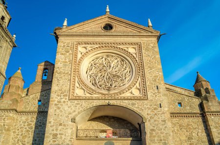 Foto de Antigua iglesia de Santa Maria la Mayor en la localidad de Talavera de la Reina, provincia de Toledo, Castilla La Mancha, centro de España - Imagen libre de derechos