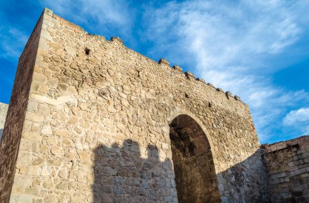 Foto de Vista de la antigua fortificación islámica y complejo defensivo en la localidad de Talavera de la Reina, provincia de Toledo, Castilla La Mancha, centro de España - Imagen libre de derechos