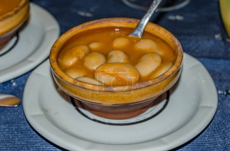 Bohnen-Gericht "Judiones de la Granja" (Granja-Bohnen), typisch für die Provinz Segovia, Spanien