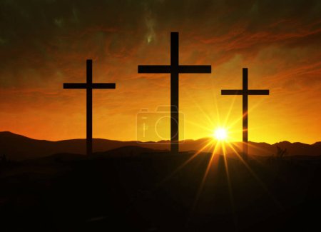 Foto de Crucifixión de Jesucristo al amanecer - tres cruces en la colina al atardecer. - Imagen libre de derechos