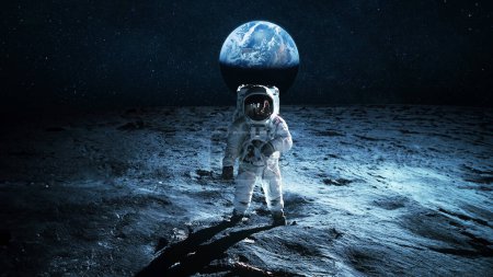 Astronaut geht auf der Oberfläche des Mondes mit Blick auf den blauen Planeten Erde. Mondmission und Erforschung. Raumfahrer auf dem Mond