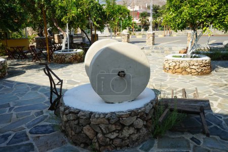 Prensa de dos molinos para prensar aceite de aceitunas en Lardos, Rodas, Isla, Sur, Egeo, región, Grecia 