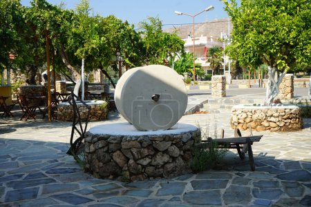 Prensa de dos molinos para prensar aceite de aceitunas en Lardos, Rodas, Isla, Sur, Egeo, región, Grecia 