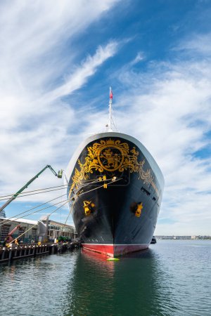 Téléchargez les photos : 11 novembre 2022, San Diego, Californie. La proue d'un bateau Disney Cruise Line au port de San Diego. - en image libre de droit
