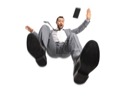 Téléchargez les photos : Homme professionnel avec un téléphone portable qui tombe isolé sur fond blanc - en image libre de droit