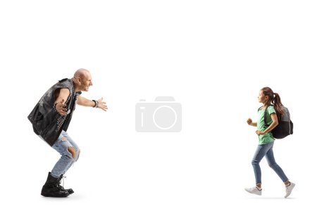 Téléchargez les photos : Photo de profil pleine longueur d'une élève qui court serrer dans ses bras une rock star isolée sur un fond blanc - en image libre de droit