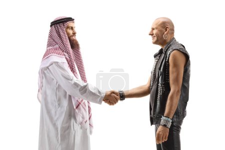 Téléchargez les photos : Saoudien arabe serrant la main avec punk isolé sur fond blanc - en image libre de droit