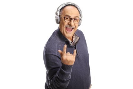 Téléchargez les photos : Mature man with headphones gesturing a rock and roll sign isolated on white background - en image libre de droit