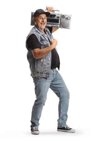 Téléchargez les photos : Full length shot of a happy mature man standing and holding a boombox radio on his shoulder isolated on white background - en image libre de droit