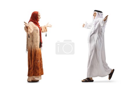 Téléchargez les photos : Young muslim woman and mature man meeting each other isolated on white background - en image libre de droit