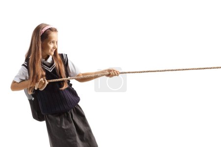 Téléchargez les photos : Écolière tirant une corde isolée sur fond blanc - en image libre de droit