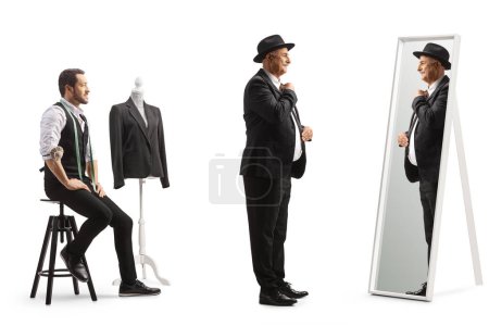 Photo pour Homme âgé essayant un costume à la boutique de tailleurs isolé sur fond blanc - image libre de droit