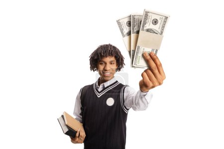 Téléchargez les photos : Africain américain mâle étudiant tenant de l'argent isolé sur fond blanc - en image libre de droit