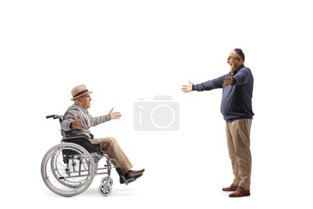 Foto de Hombre maduro conociendo a un viejo amigo en silla de ruedas aislado sobre fondo blanco - Imagen libre de derechos