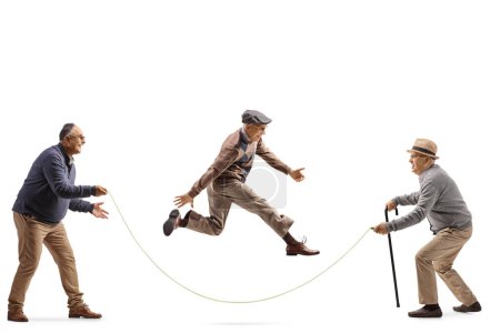 Foto de Anciano jugando un juego con una cuerda de saltar aislado sobre fondo blanco - Imagen libre de derechos