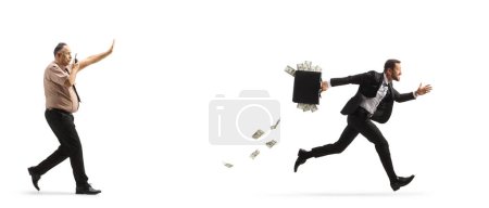 Foto de Foto de perfil completo de un guardia de seguridad corriendo tras un hombre de negocios con una maleta llena de dinero aislado sobre fondo blanco - Imagen libre de derechos