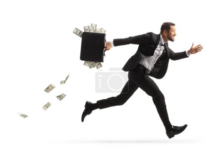 Profilbild in voller Länge von einem Geschäftsmann, der schnell läuft und eine Aktentasche mit Geld auf weißem Hintergrund trägt