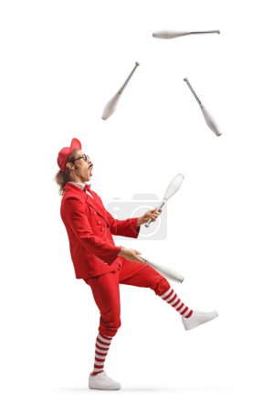 Téléchargez les photos : Entertainer in a red suit juggling isolated on white background - en image libre de droit